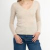 Farbe champagner 100% cashmere v- ausschnitt pullover eng tailliert geschnitten mit lang ganz