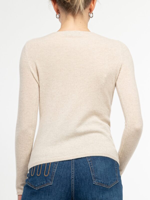 Farbe champagner 100% cashmere v- ausschnitt pullover eng tailliert geschnitten mit lang arm von hinten