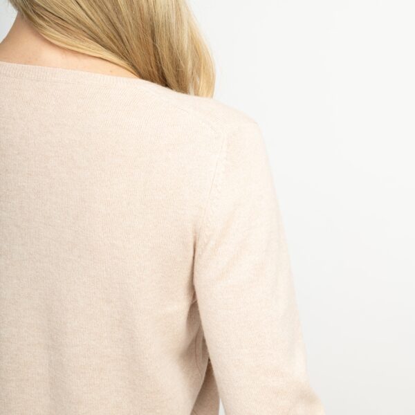 Basic V- Ausschnitt Pullover in beige , Schulter hinten Ansicht