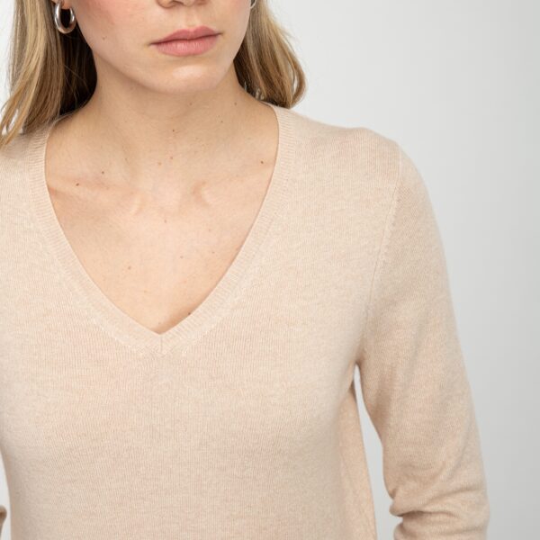 Basic V- Ausschnitt Pullover in beige Ausschnitt Ansicht